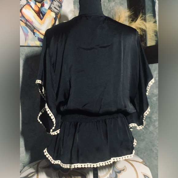 Chelsea And Theodore Blouse - Picture 9 of 12